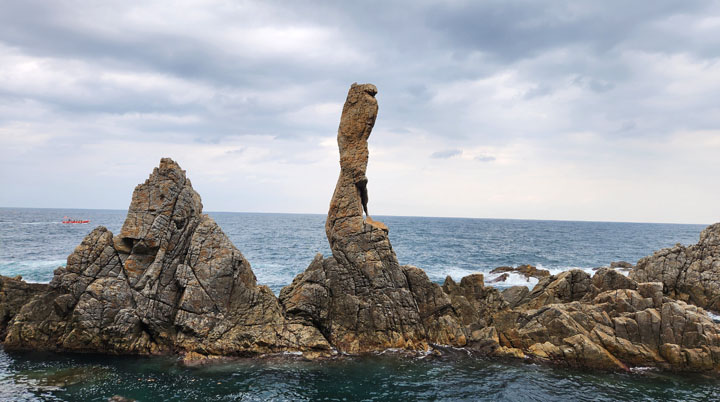 초곡용굴촛대바위