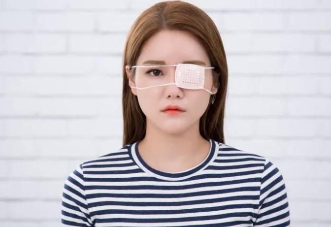 눈에 이물질이 낀것 같은 증상