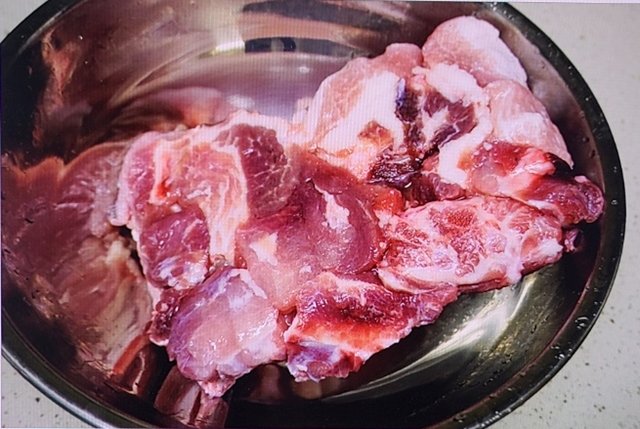 돼지갈비 핏물빼기 전