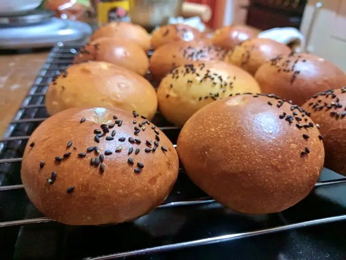 쌀쌀한 가을에 재유행 100년 전통 베이커리 카페 빵집 단팥빵 포천 산정호수 맛집 추천 생방송투데이 리얼맛집 오늘방송 빵 플레이스