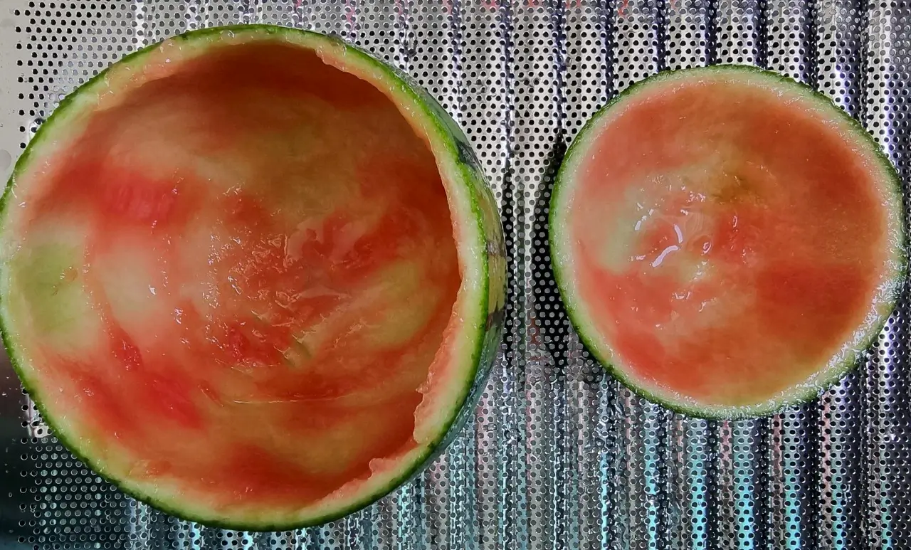 애플 수박 속 파내기