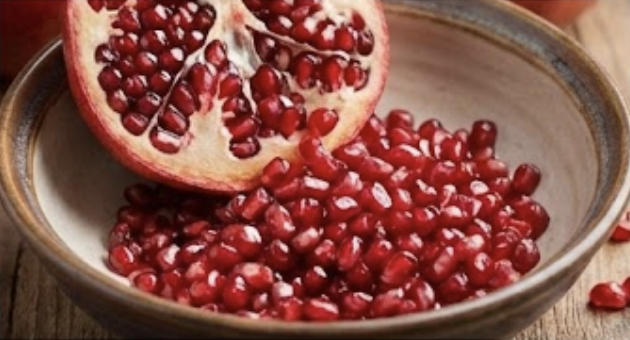 그릇에 담긴 석류알