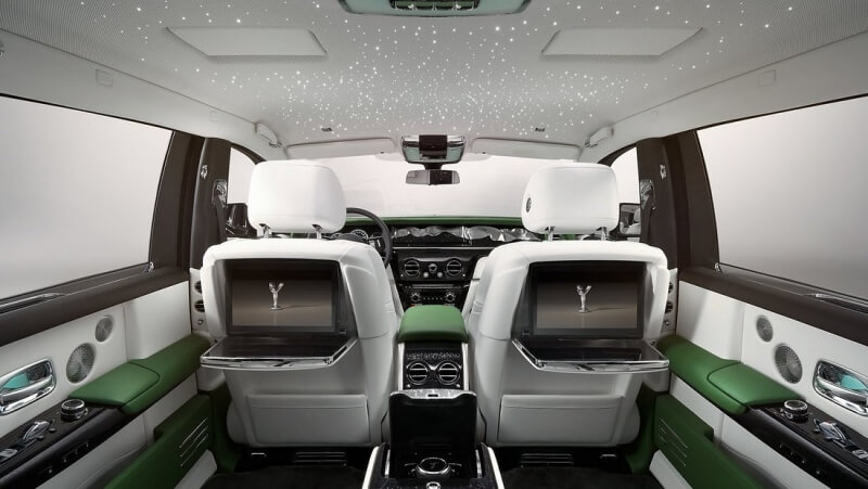 팬텀-실내이미지