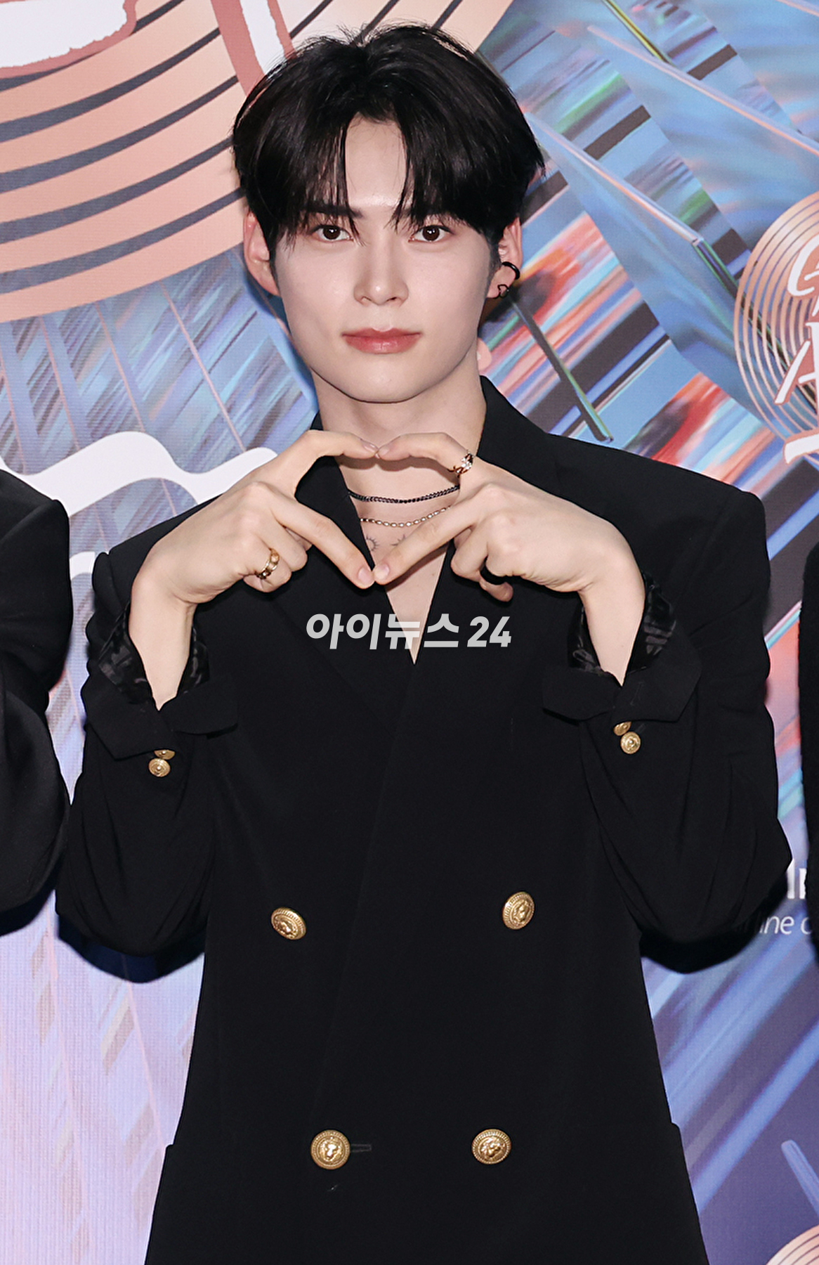 그룹 제로베이스원이 6일 오후 인도네시아 자카르타 인터내셔널 스타디움에서 열린 '제38회 골든디스크 어워즈 with 만디리'에 참석하고 있다. [사진=골든디스크 어워즈 사무국]