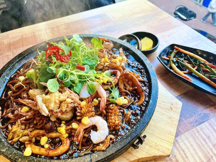 놀라운토요일 서울 경동시장 매운 우삼겹 쟁반짜장 맛집