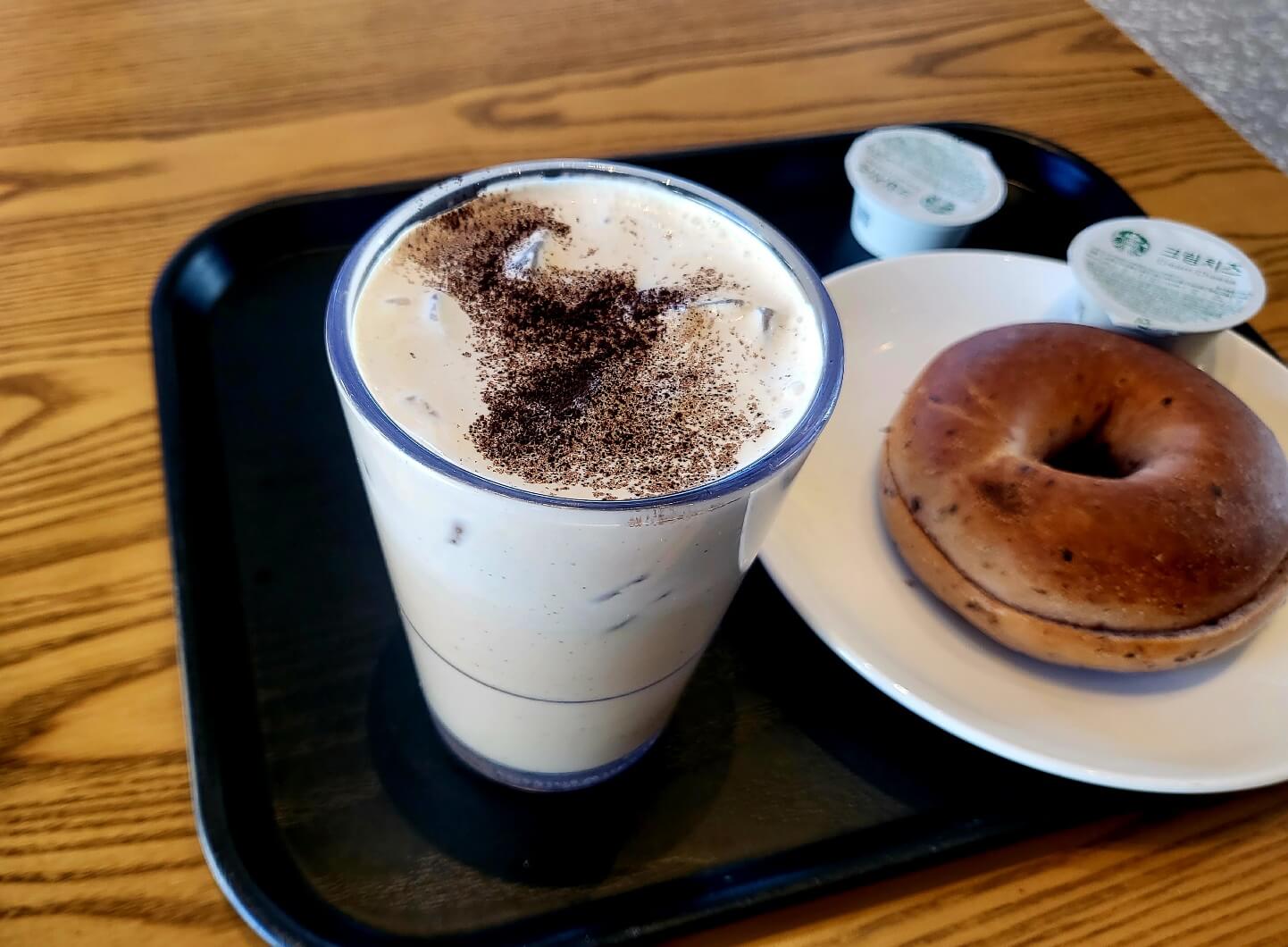 스타벅스 더블 에스프레소 크림라떼 탕종베이글