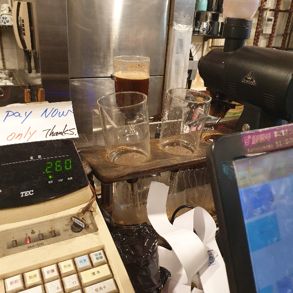 타이베이 카페 펑다카페이(蜂大咖啡, Fong Da Coffee): 사이폰 커피 맛집_사이폰 기구