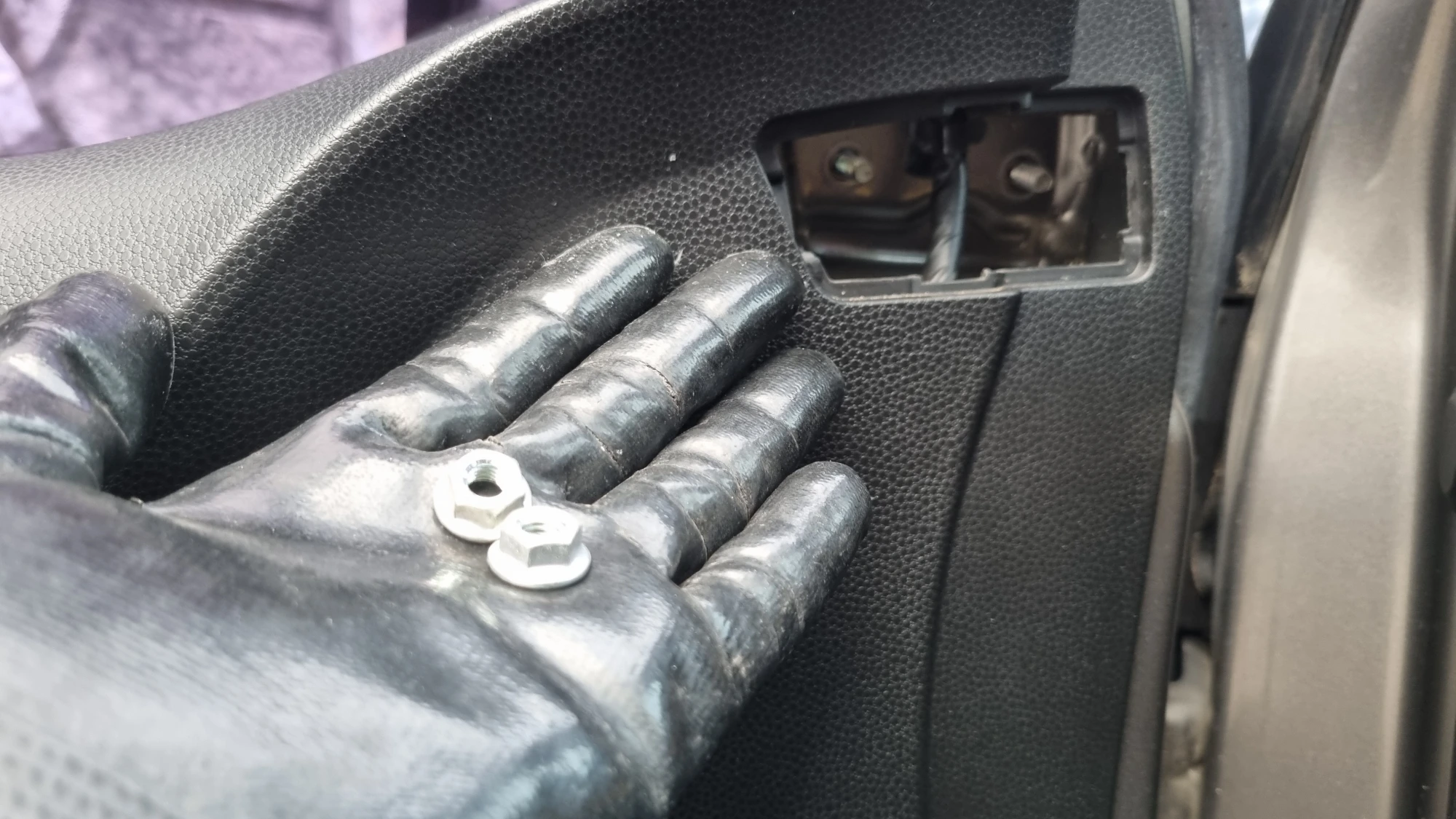 사이드미러 고정 너트