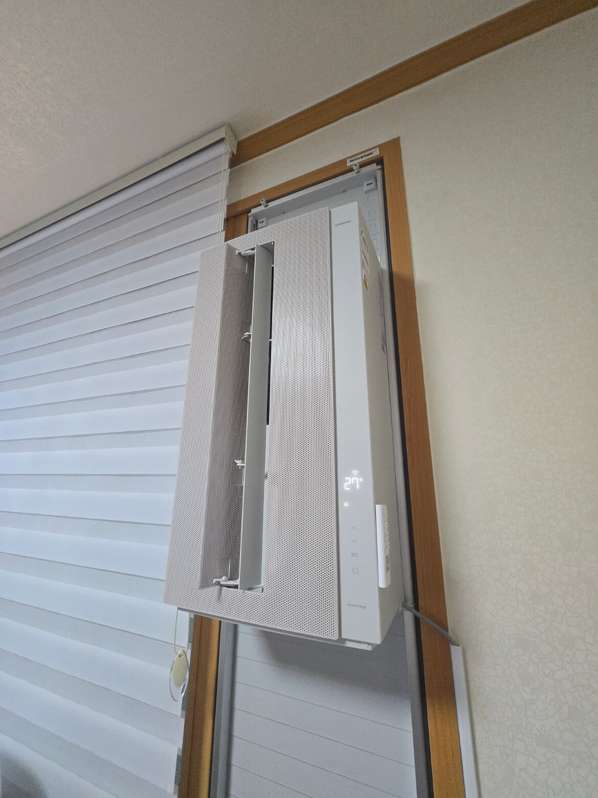 창문형 에어컨 창문 폭 차지 그림