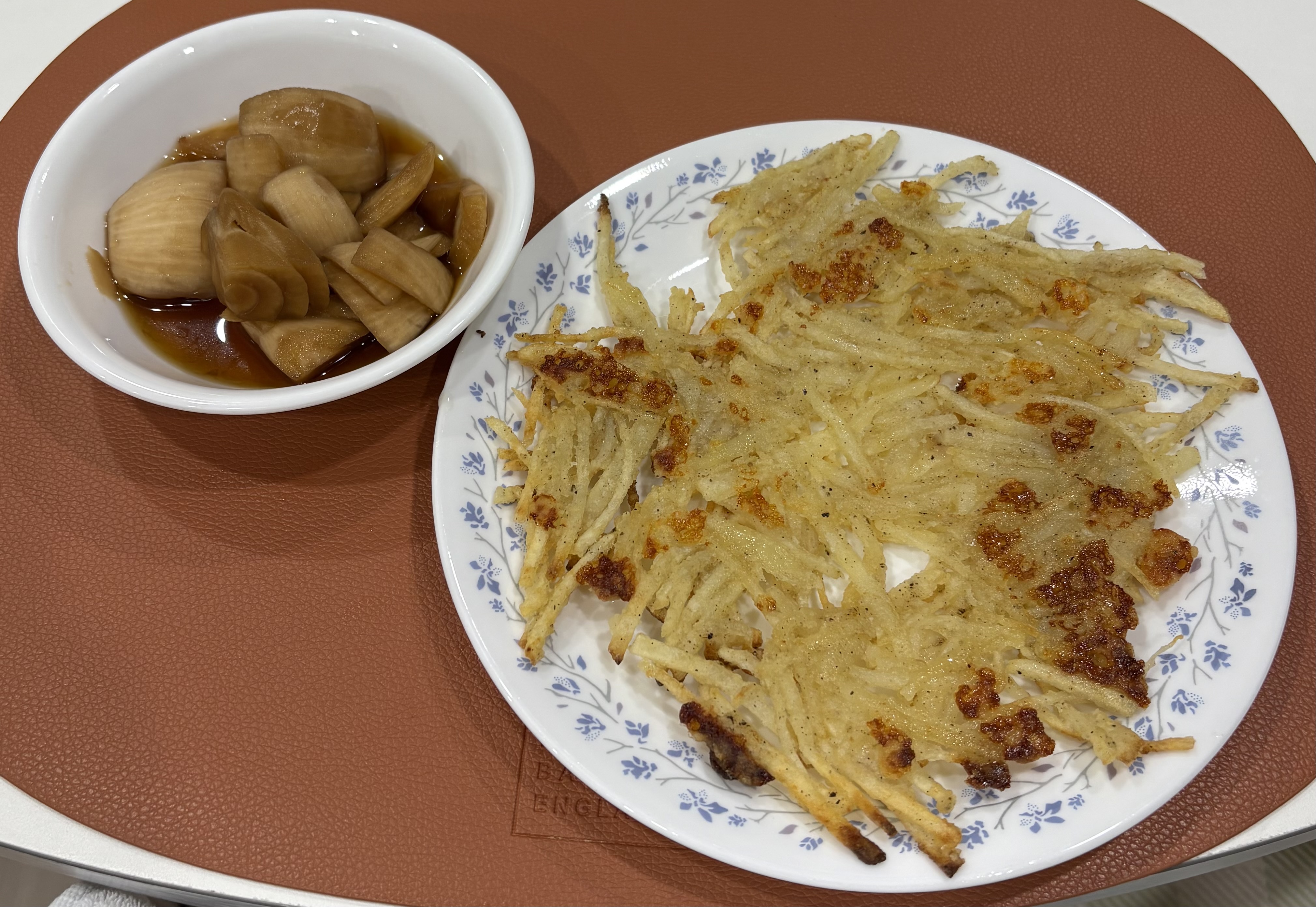 양파장아찌와 감자채전