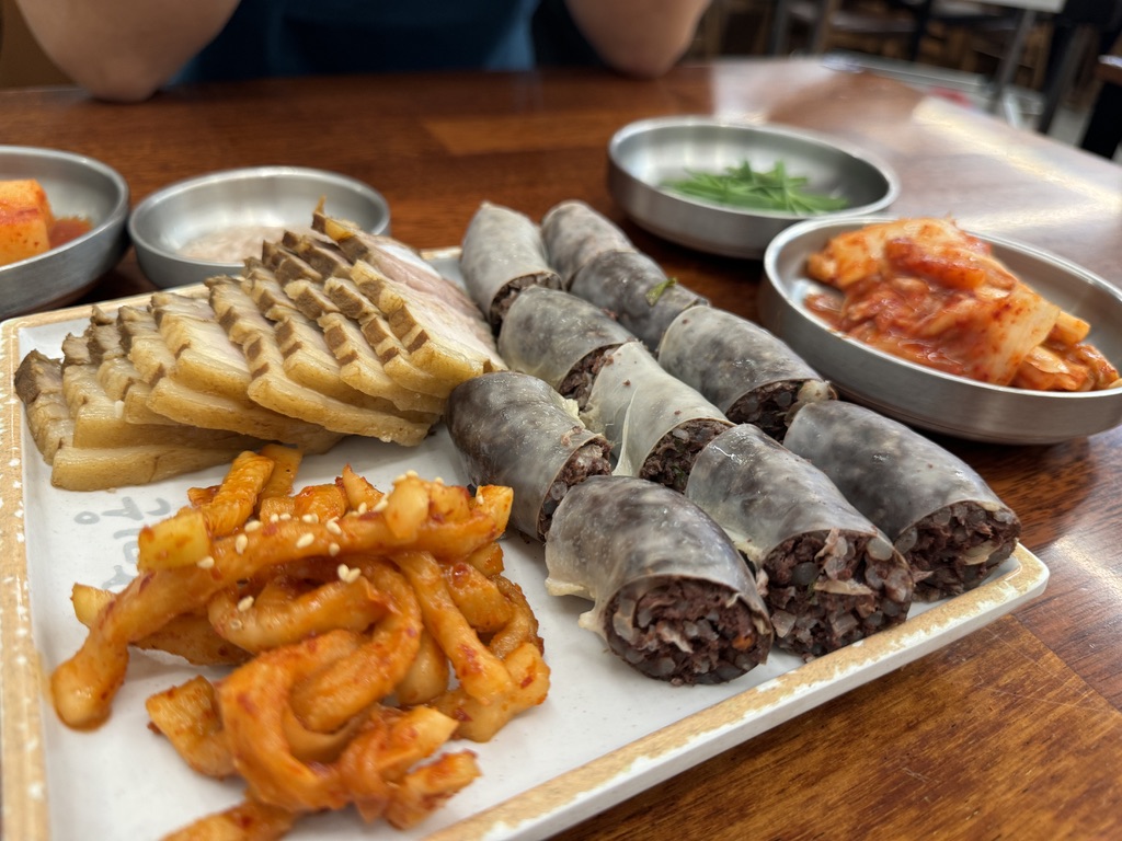담미온 교대역 맛집 수육정식 + 순대정식