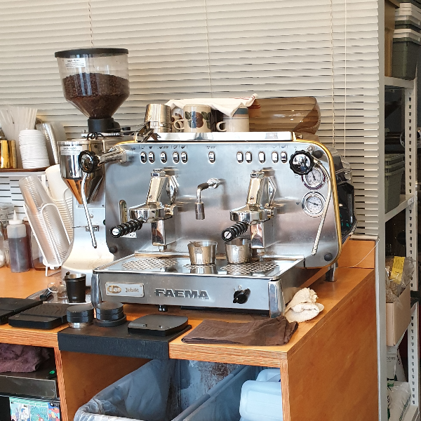 문래동 카페 패스드(Passed): 스페셜티 커피 &amp; 로스터리 카페_매장 내부_에스프레소 머신
