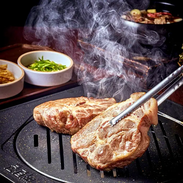 줄서는식당 경복궁역 서촌 맛집 20일 숙성 통뼈 삼겹살과 매운 직화 뼈구이 맛있는 곳 소개