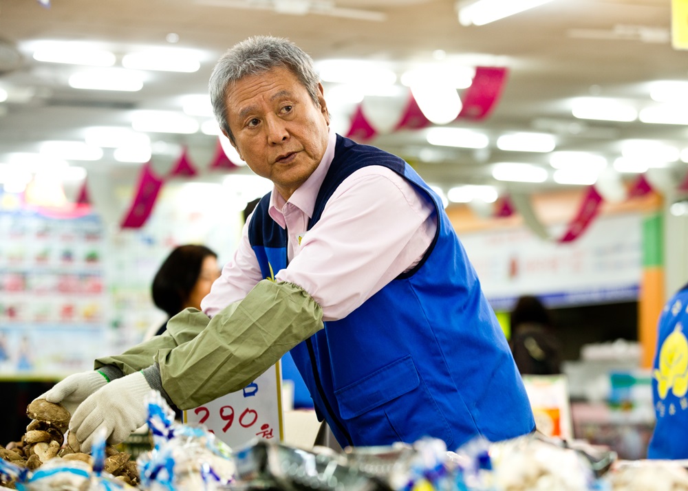 장수상회 성칠(박근형)