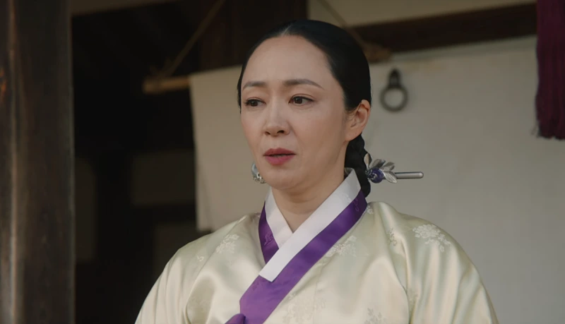 송씨 부인 역을 연기하는 전익령