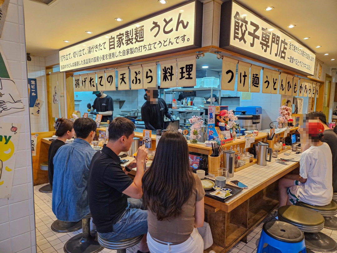 요미우돈교자 내부