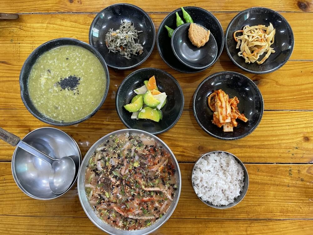 제주-공천포-식당-한치물회와-전복죽