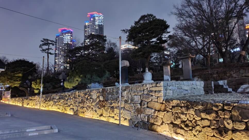 서울 봉은사 : 강남의 빌딩 숲속에 피어난 천년의 향기와 미륵의 자비 화려한 마천루와 코엑스의 현대적인 풍경 속에 사찰