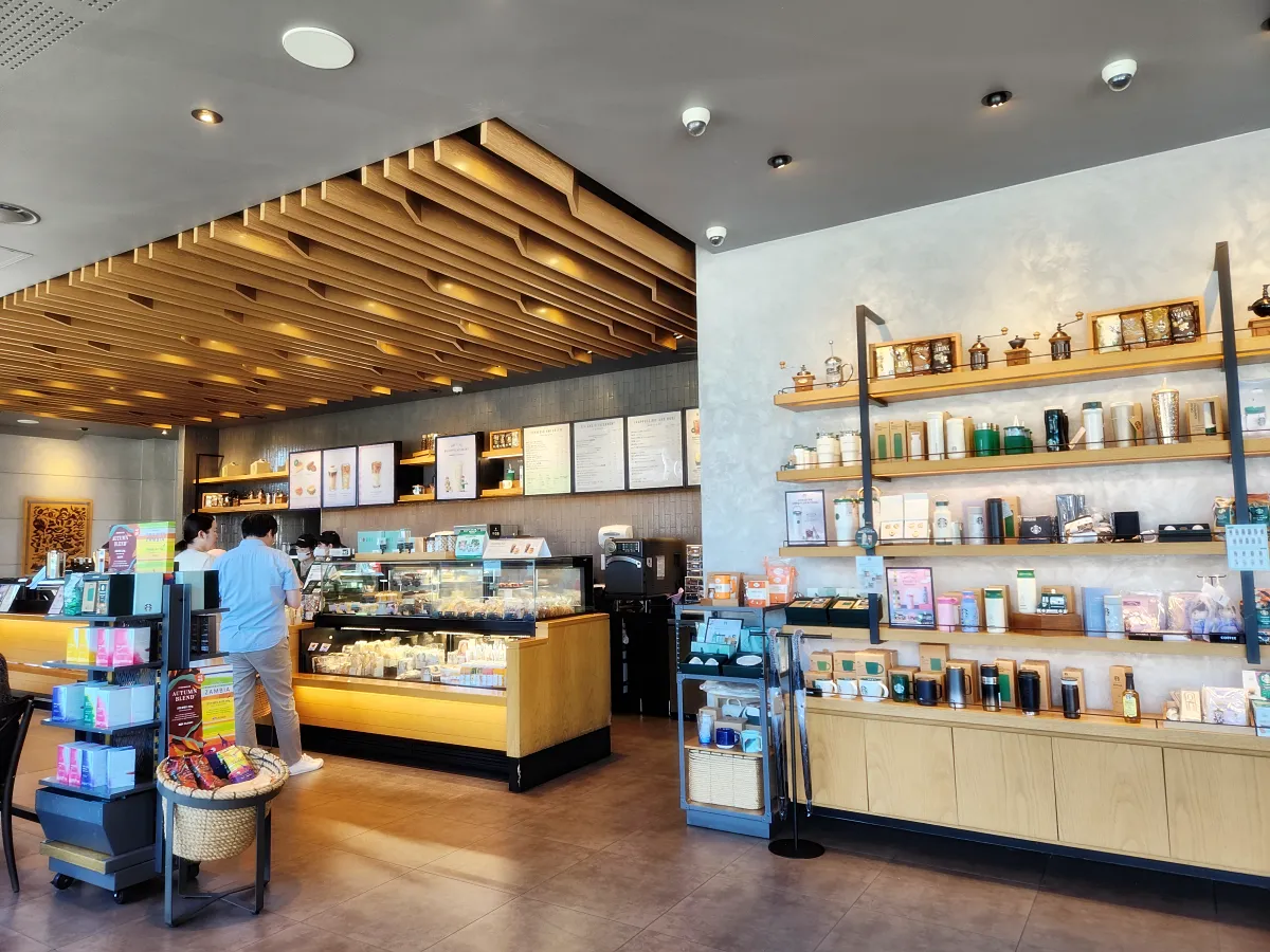 이천-스타벅스-사음점-내부-진열대-카운터