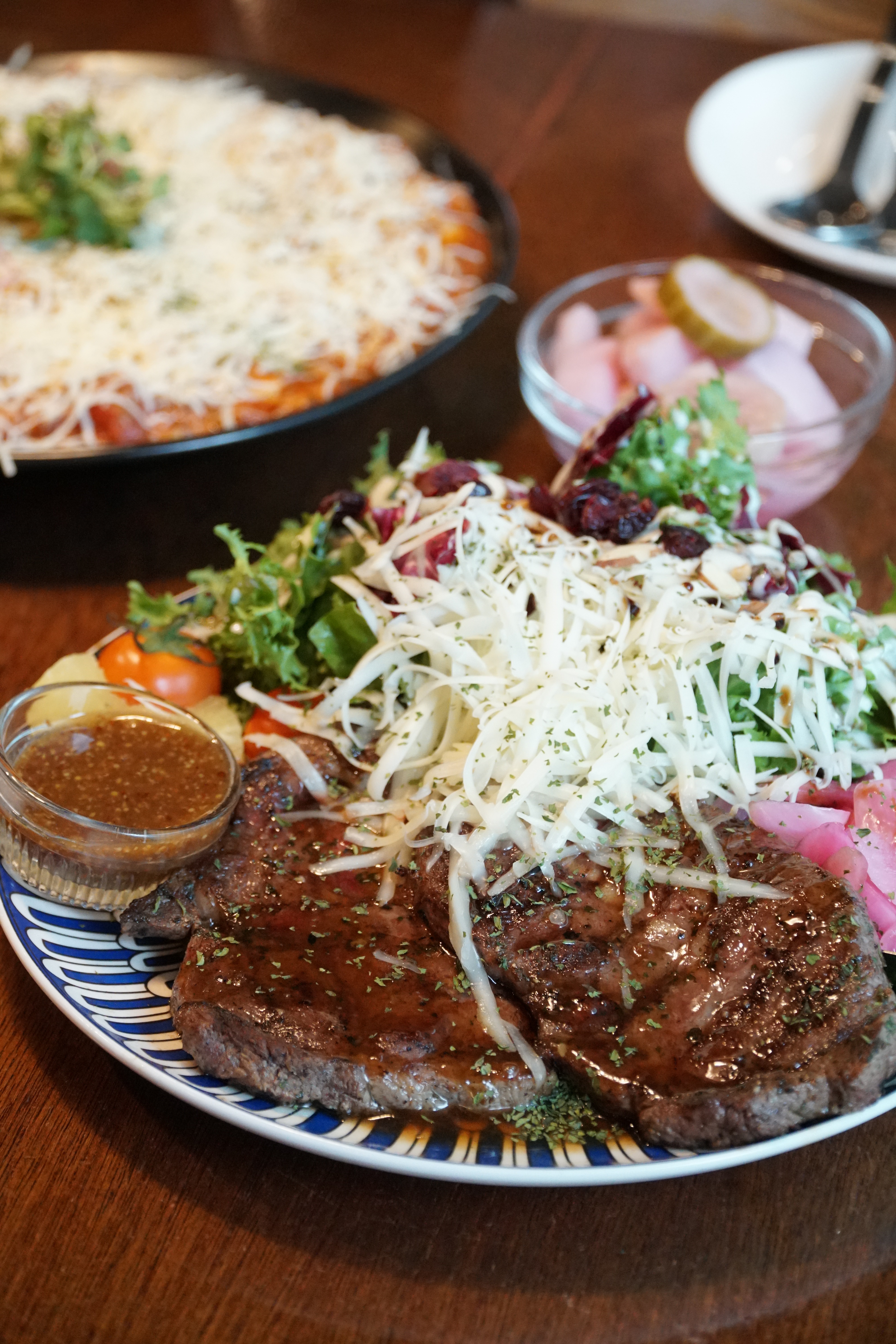 로니로티 부채살스테이크샐러드