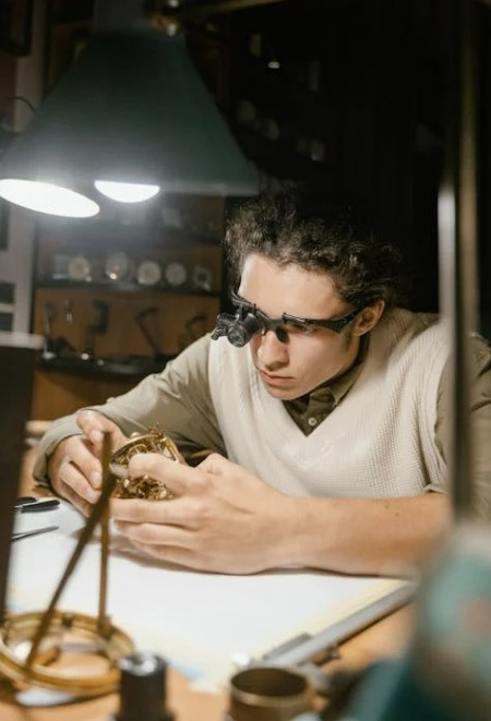 백화점 시계 수리 vs 사설 수리, 어디서 맡겨야 할까