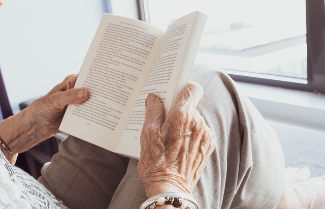 노년기의 건강을 위한 여유로운 사진