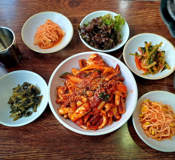 생생정보 토니안의 27년 단골 맛집 스타맛집 제육볶음 오징어볶음 낙지볶음 서울 서초구 전주청국장집