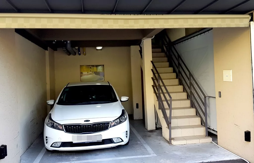 렌터카 이용자를 위한 전용 주차 시설 확인.