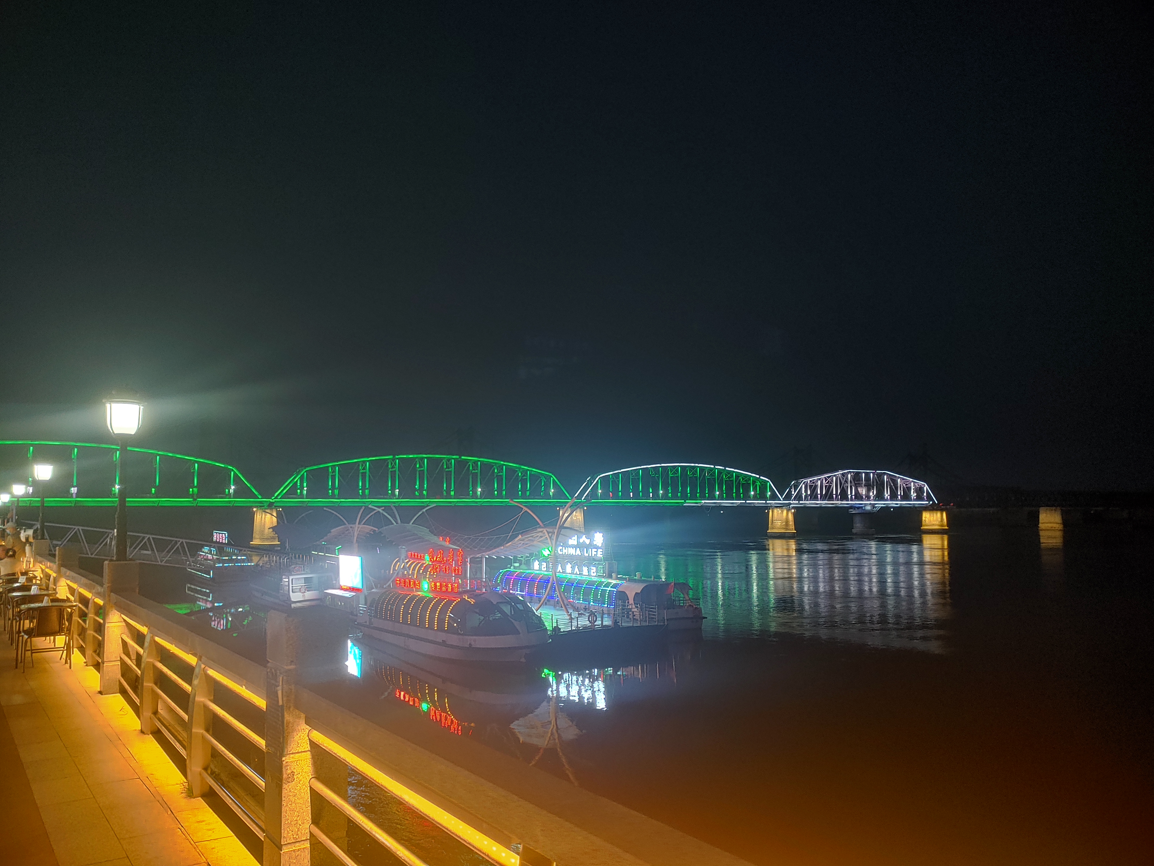 압록강 철교의 야경