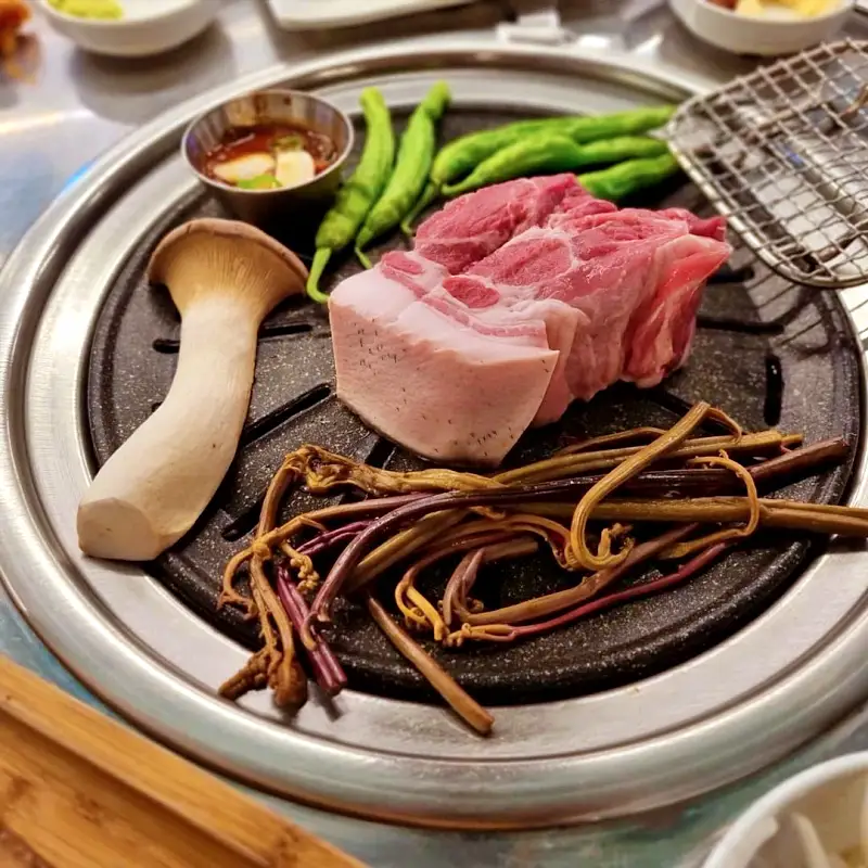 생방송오늘저녁 제주 판포포구 마장 건초 800도 짚불 구이 훈연 드라이 에이징 흑돼지 딱새우 키조개 관자 삼합 맛집 추천