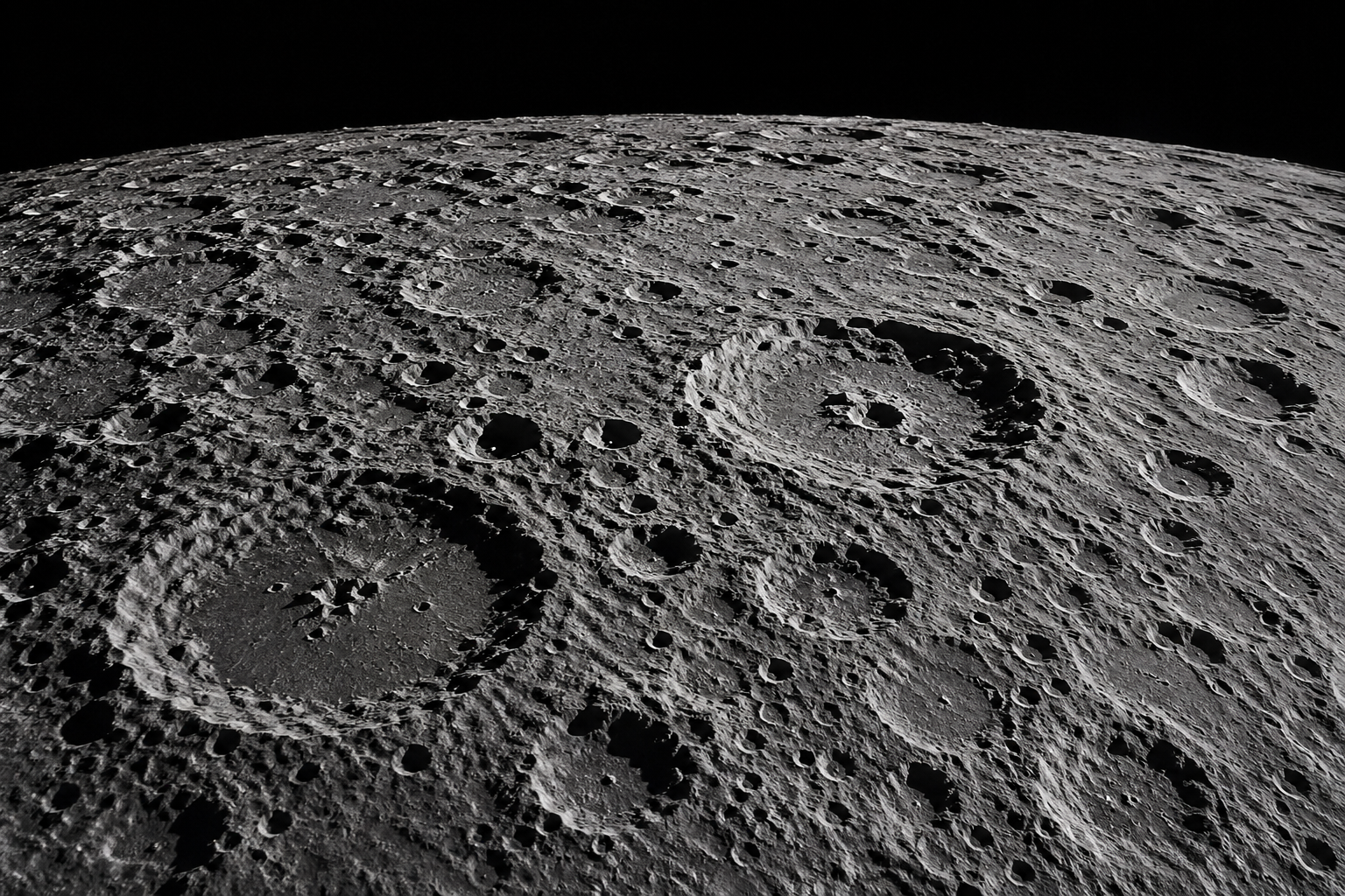 달 표면은 왜 이렇게 충돌 자국이 많을까? (대기가 거의 없는 환경, 작은 천체 충돌의 흔적, 오래 남는 이유)