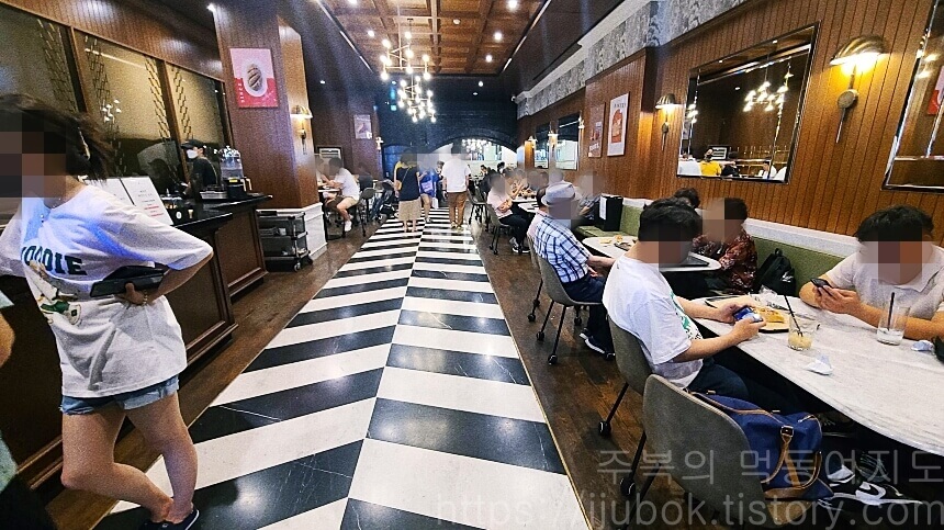 태극당-1층-카페-좌석