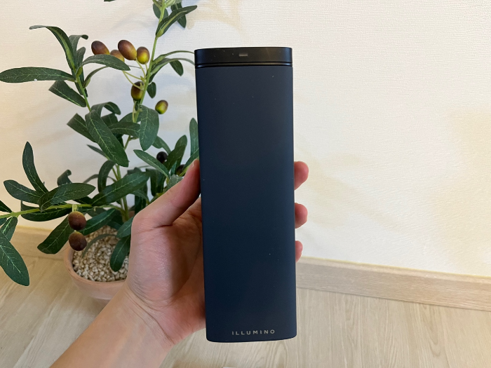 일루미노 휴대용 면도기 살균기의 모습