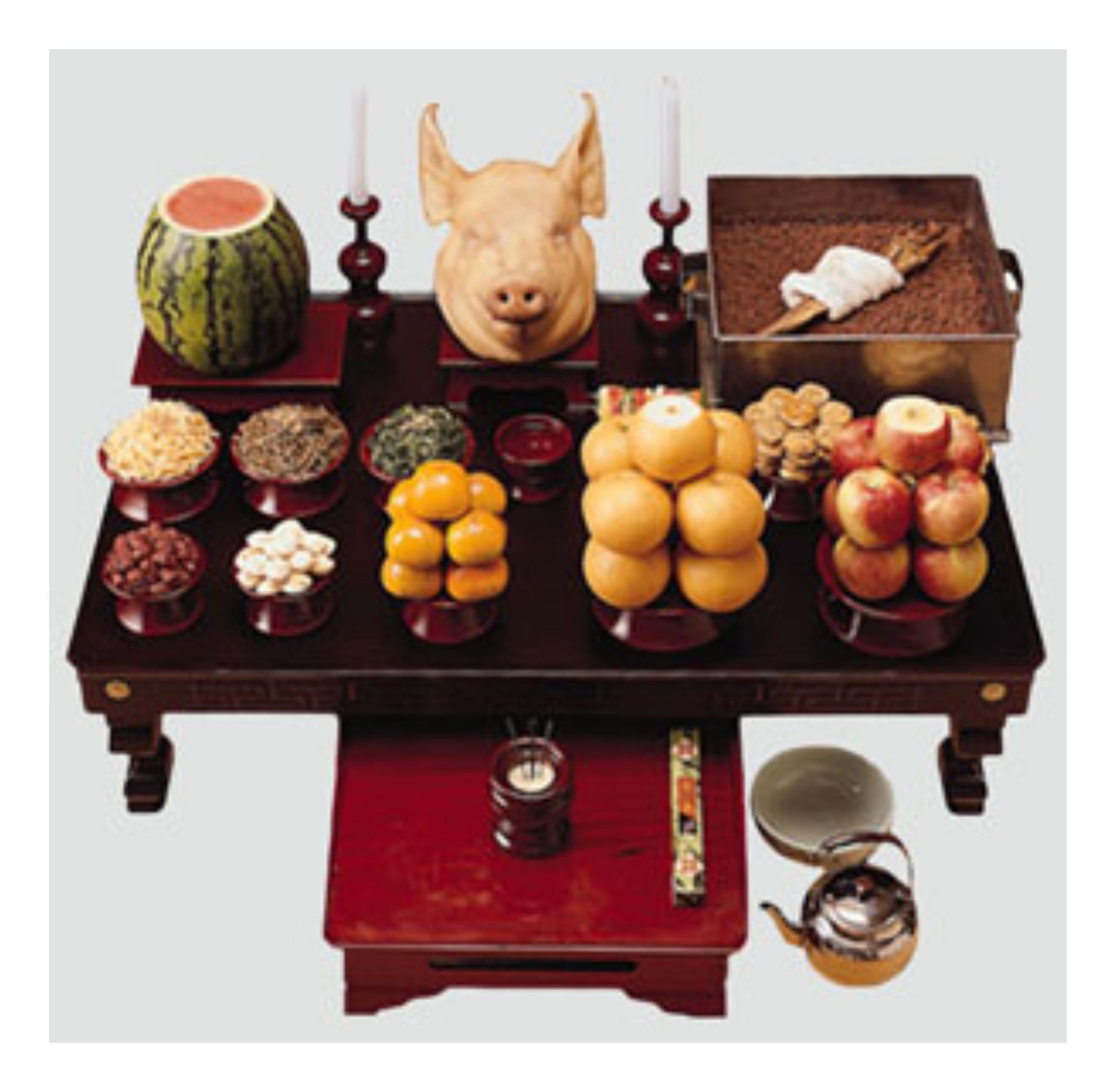 개업고사 상차림 준비 예시 이미지: 돼지머리, 시루떡, 북어, 술 등 기본 구성