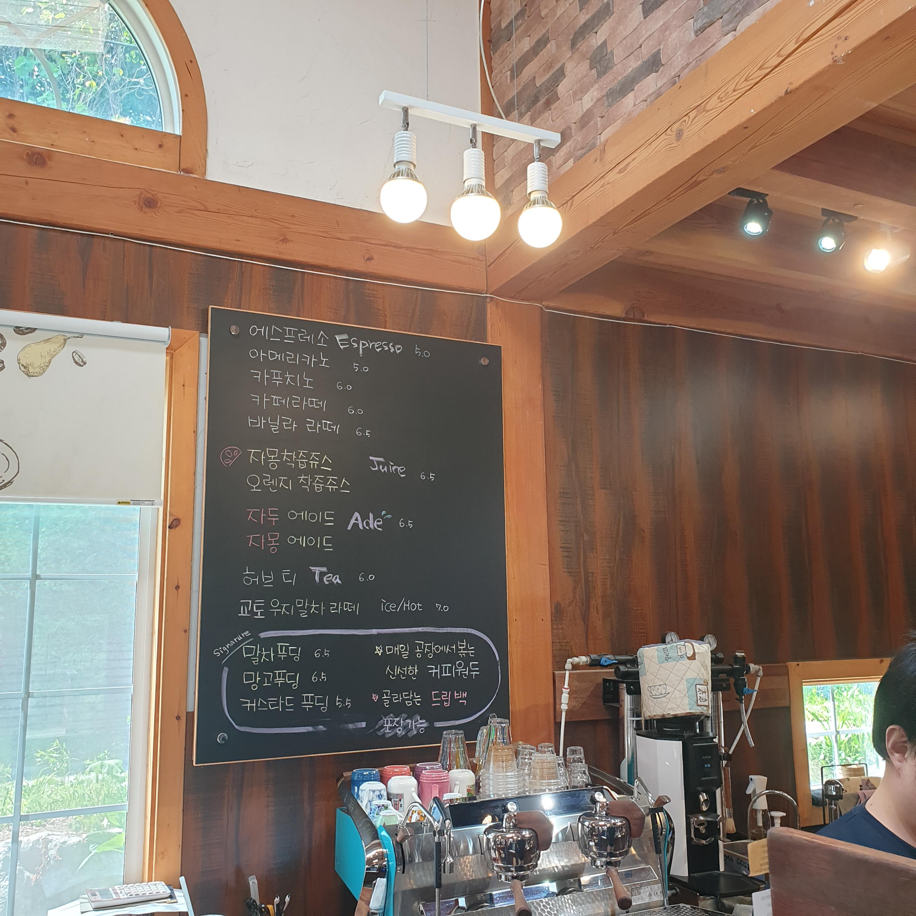 강릉 로스터리 카페 '크레마 코스타'에서 즐기는 스페셜티 커피_메뉴판2