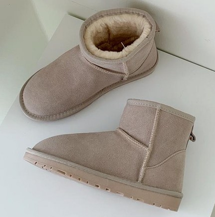 겨울 여행 시 필수 아이템 털 부츠