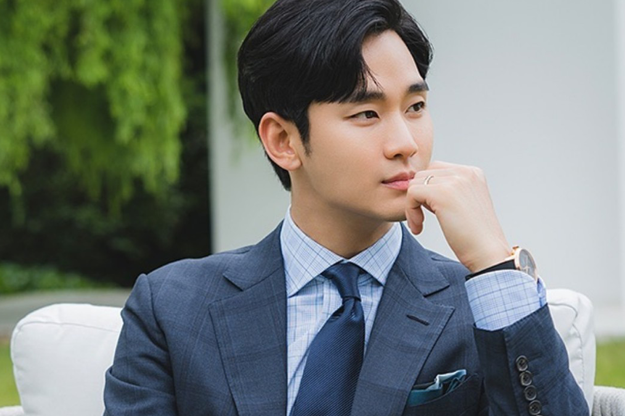 김수현 정장차림