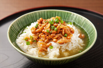 낫또 효능과 성분&amp;#44; 콩을 삶아 낫토균으로 발효 숙성시켜 만든 발효 콩 식품이다. 