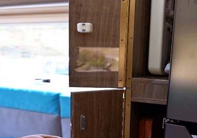 생방송오늘저녁 수술만 11번? 아픈 아내의 발이 되어준 좌식 거실 주문형 캠핑카 업체