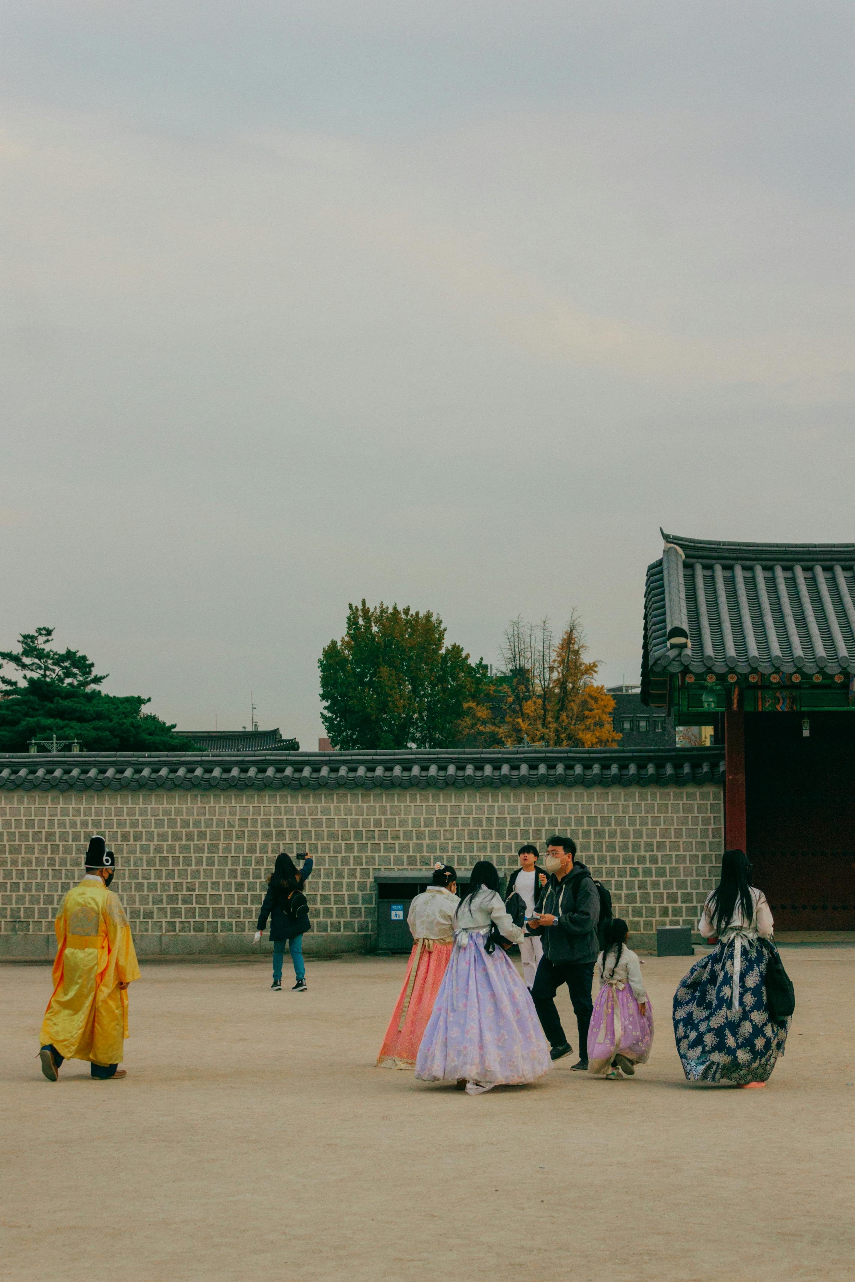 이제는 &lsquo;살아보는 여행&rsquo;에 주목