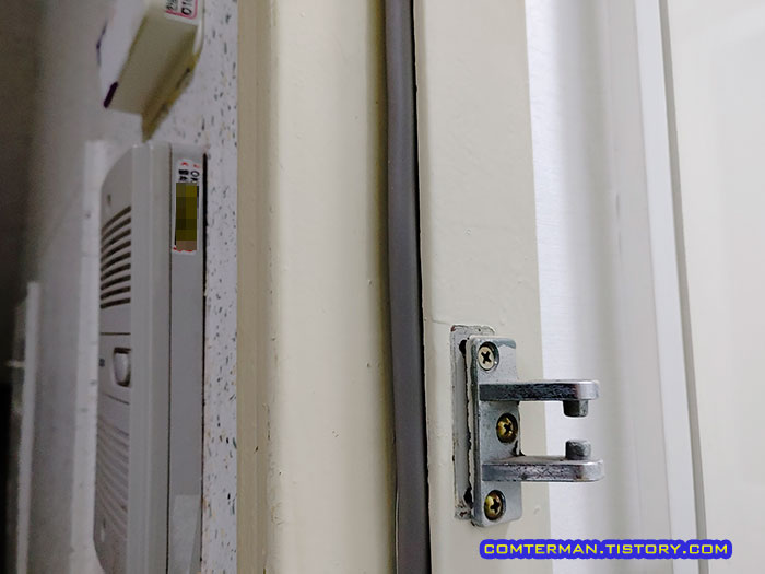 현관문 고무 패킹 설치 DIY