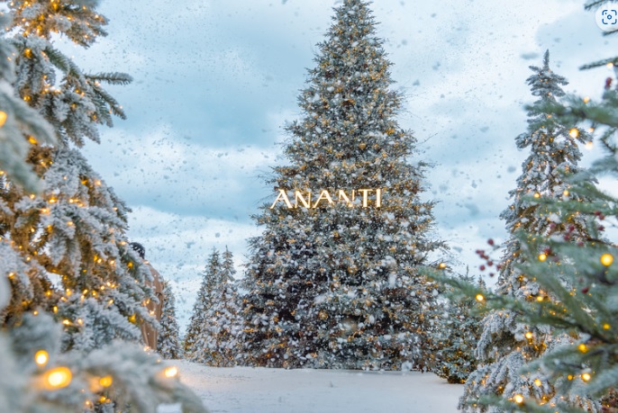 하얀 눈꽃이 휘날리는 눈속마을 크리스마스 트리가 가득한 부산 아난티