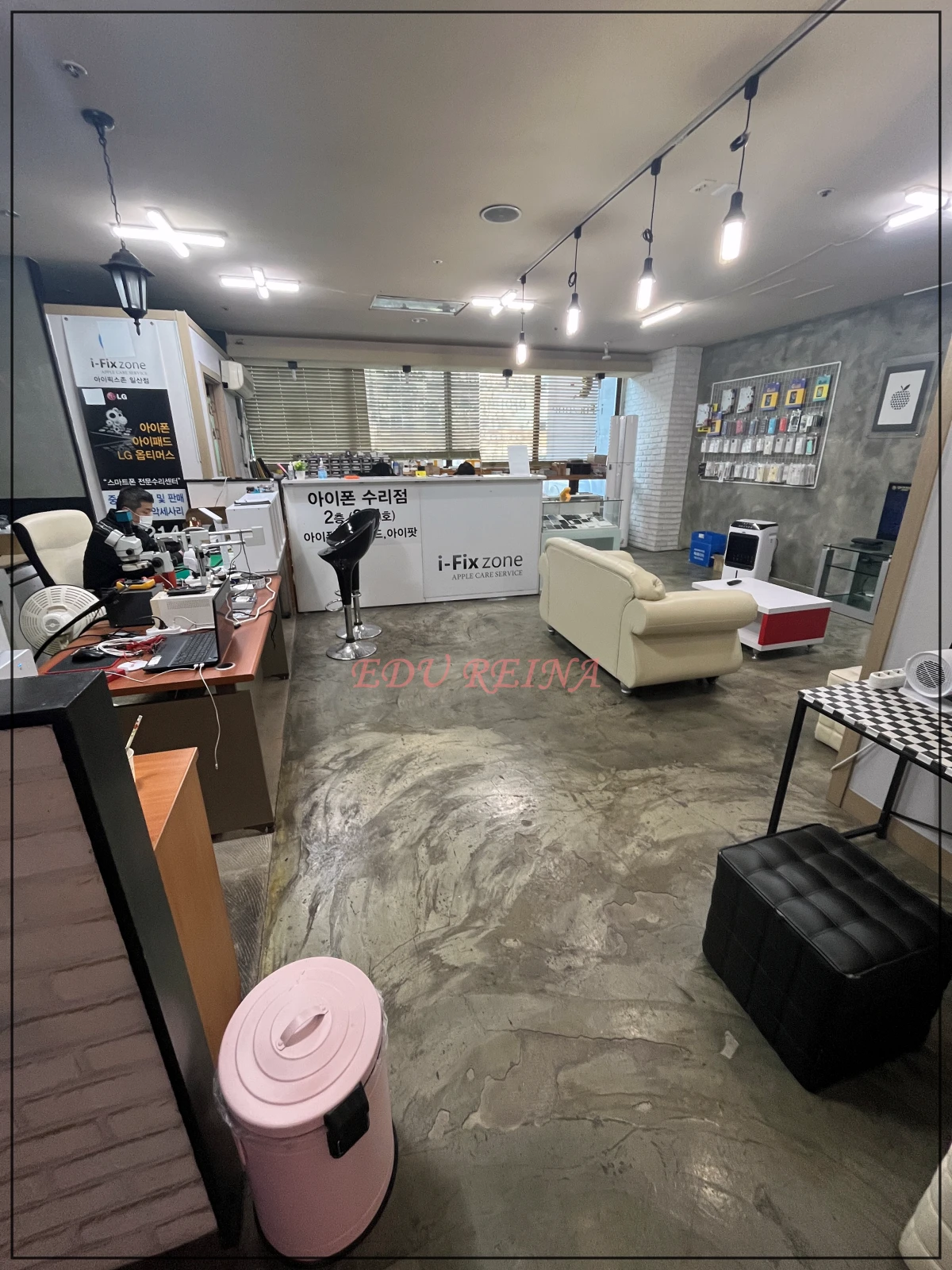 아이폰수리점-내부모습-소파-수리장소