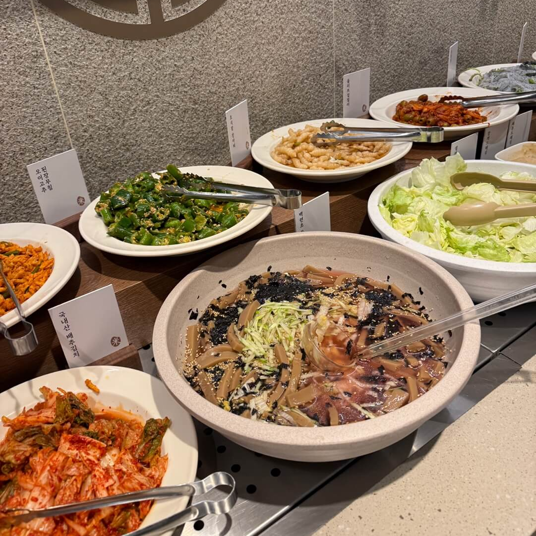 야탑 자연별곡 한식 뷔페 묵사발과 샐러드와 오이고추무침