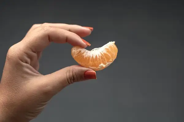 껍질 깎아도 안심 금물? 사과&middot;바나나&middot;오렌지도 꼭 씻어야 하는 이유!