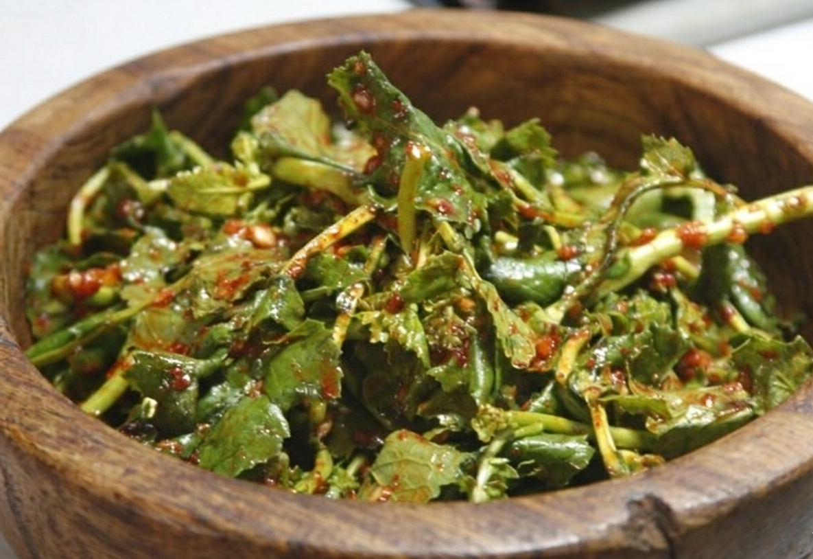 목기에 담긴 유채겉절이