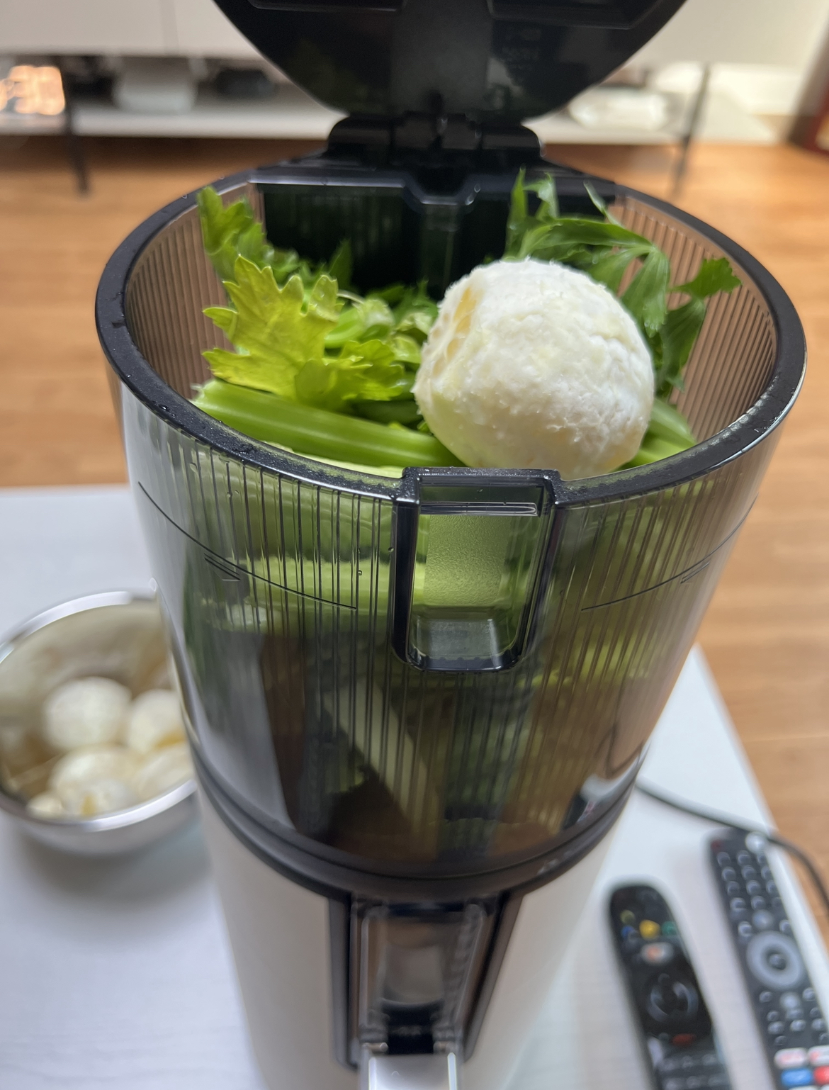 휴롬 착즙기 h400 샐러리주스