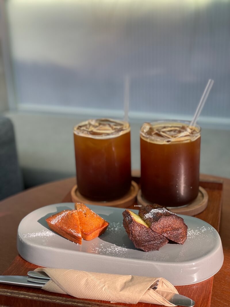 시흥 은계 지구 카페 미스티우드 - 커팅된 디저트