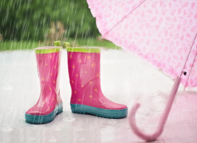 장마철 장화 우산