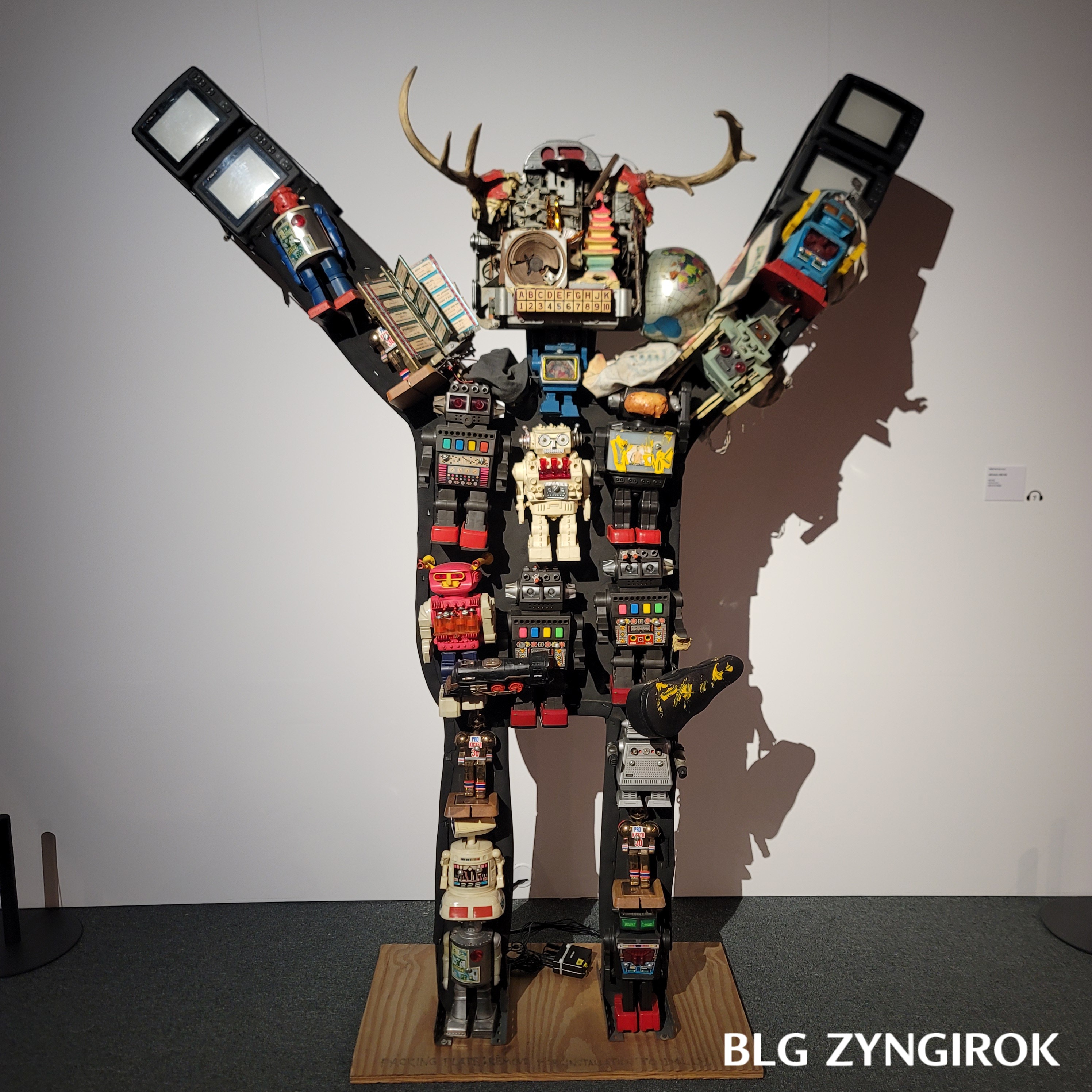 장미셀 바스키아 - 과거와 미래를 잇는 상징적 기호들